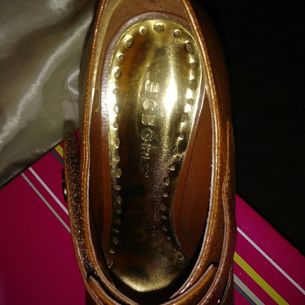 Shoes - Picture 4 of 7